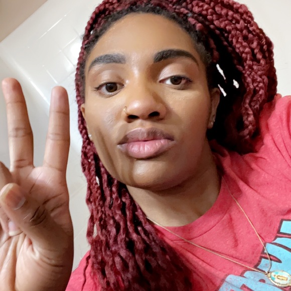 Meet your Posher, Sierra - Picture 1 of 1